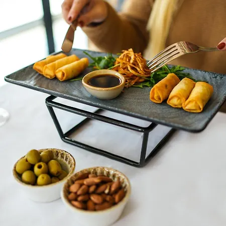 فندق Monogram Park 4*