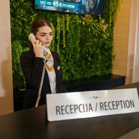 Hotel Monogram Park Ruma