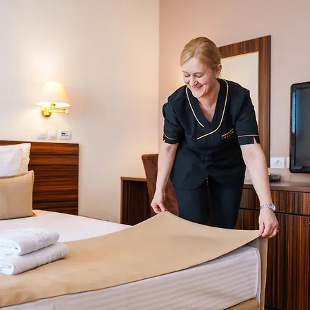 Monogram Park Hotel Ruma